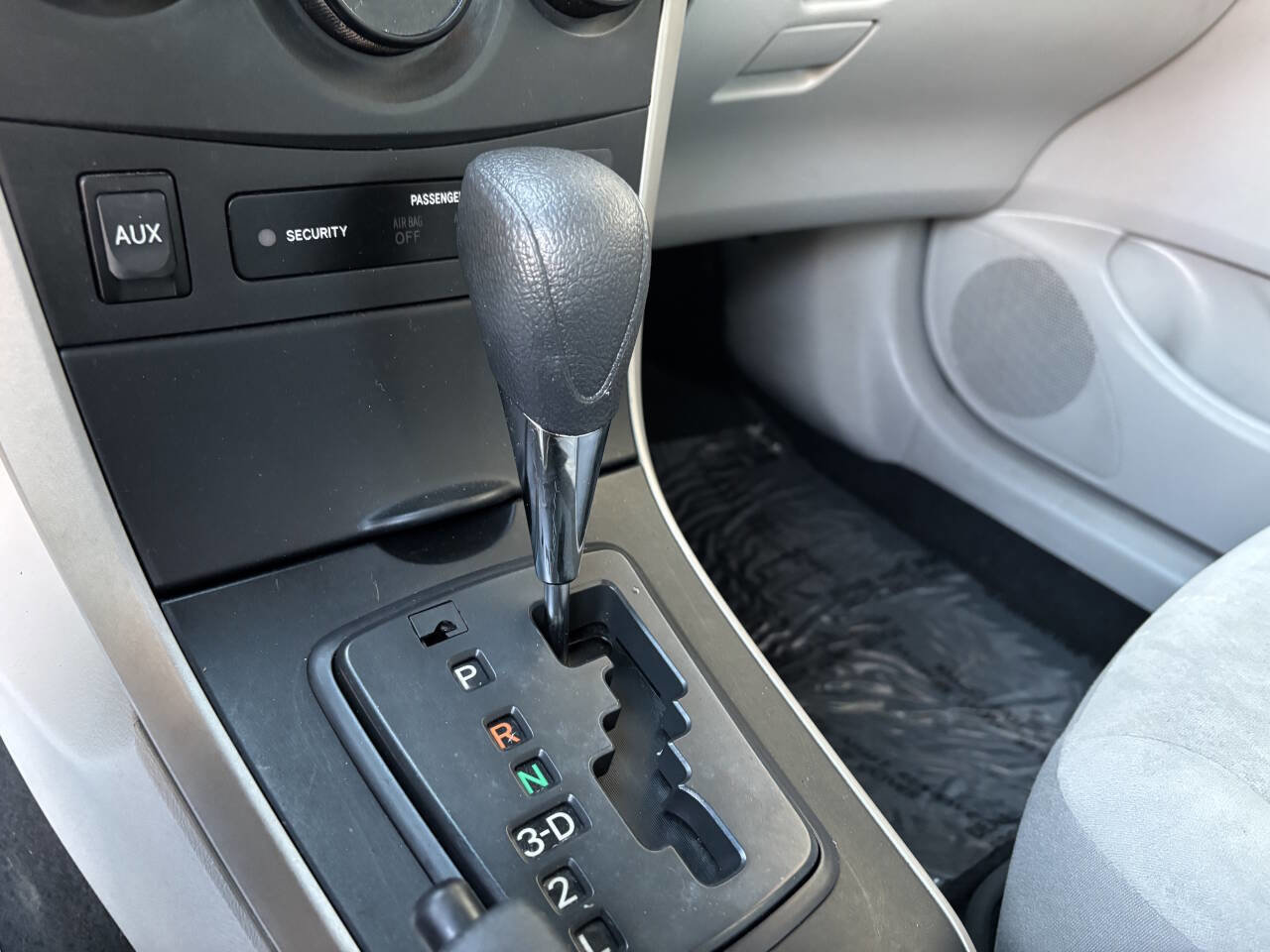 Used 2012 Toyota Corolla L image 24