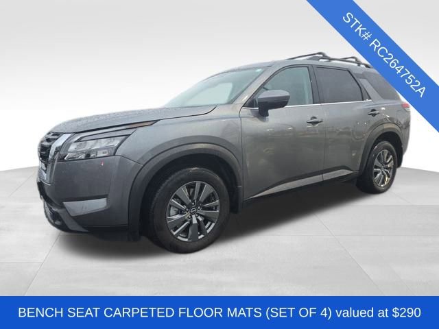 Used 2024 Nissan Pathfinder SV image 3