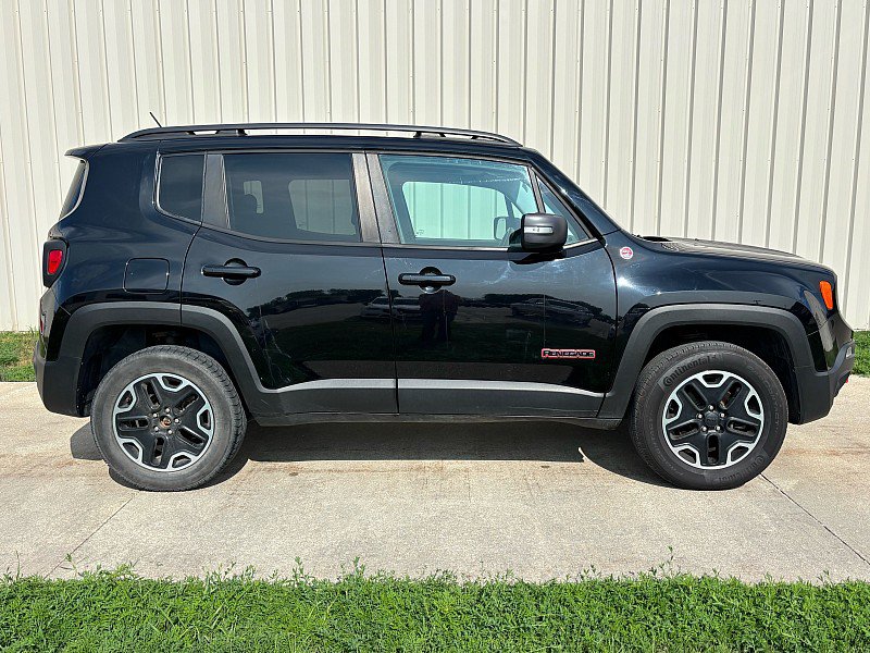Used 2016 Jeep Renegade Trailhawk AWD/4WD image 4