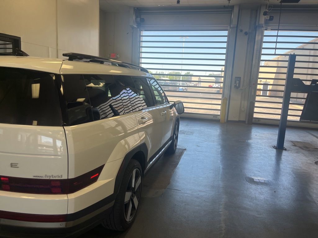 Used 2025 Hyundai Santa Fe Limited AWD/4WD image 10