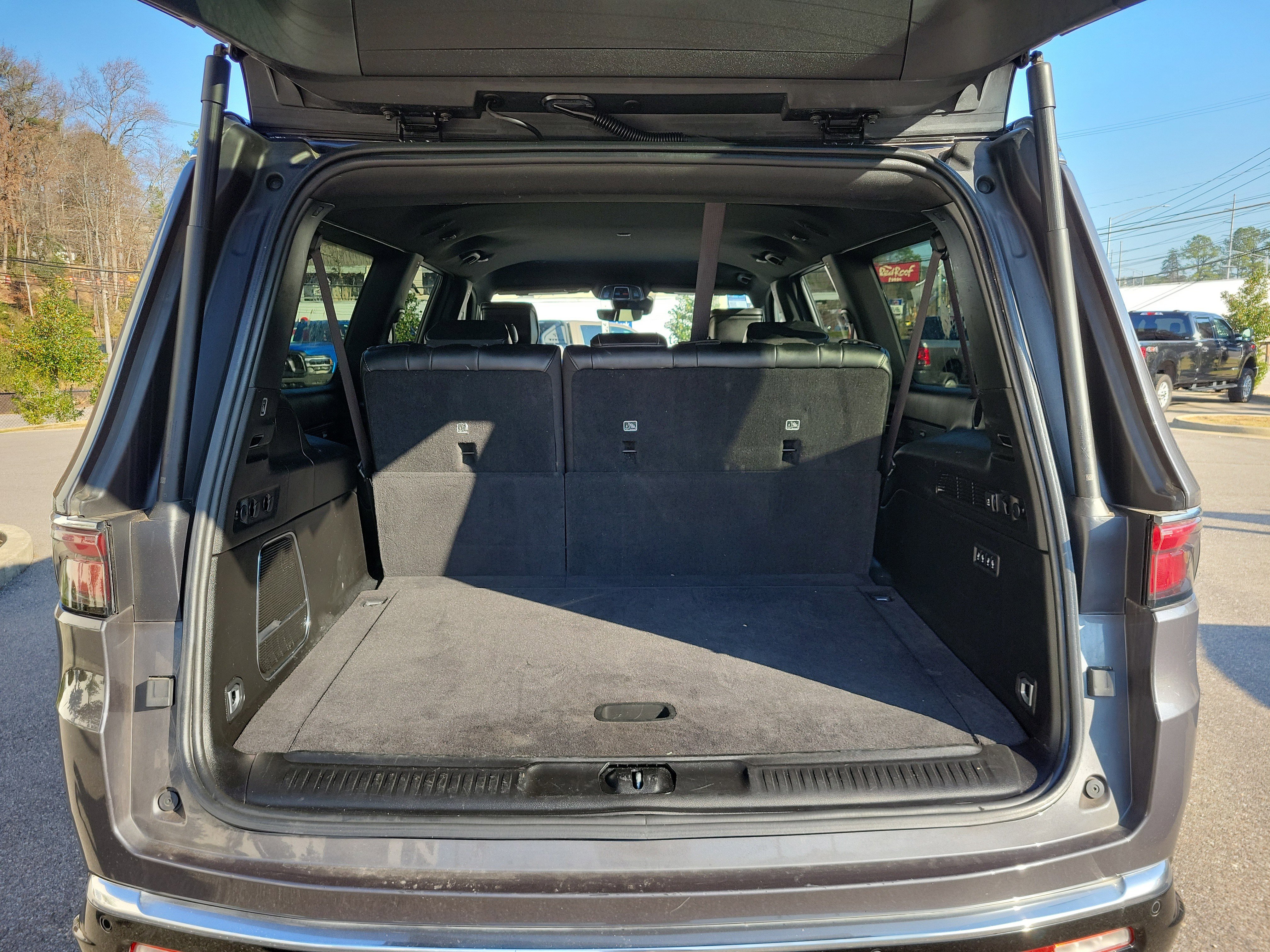 Used 2024 Jeep Wagoneer L Series II image 11