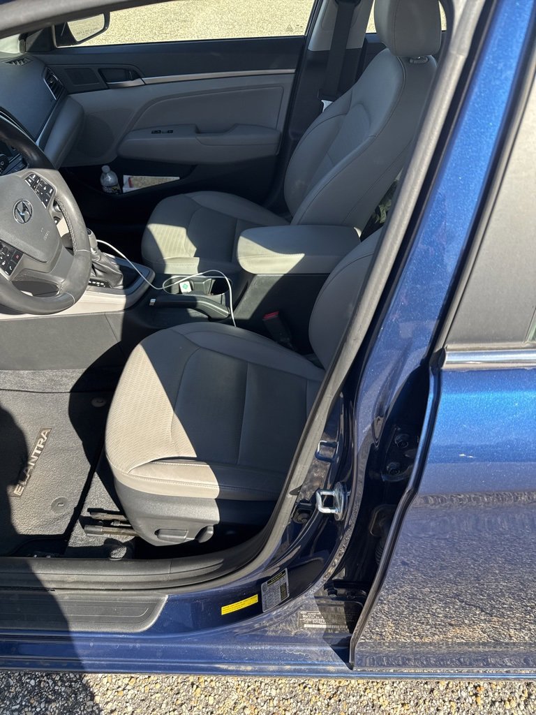 Used 2017 Hyundai Elantra Limited image 6