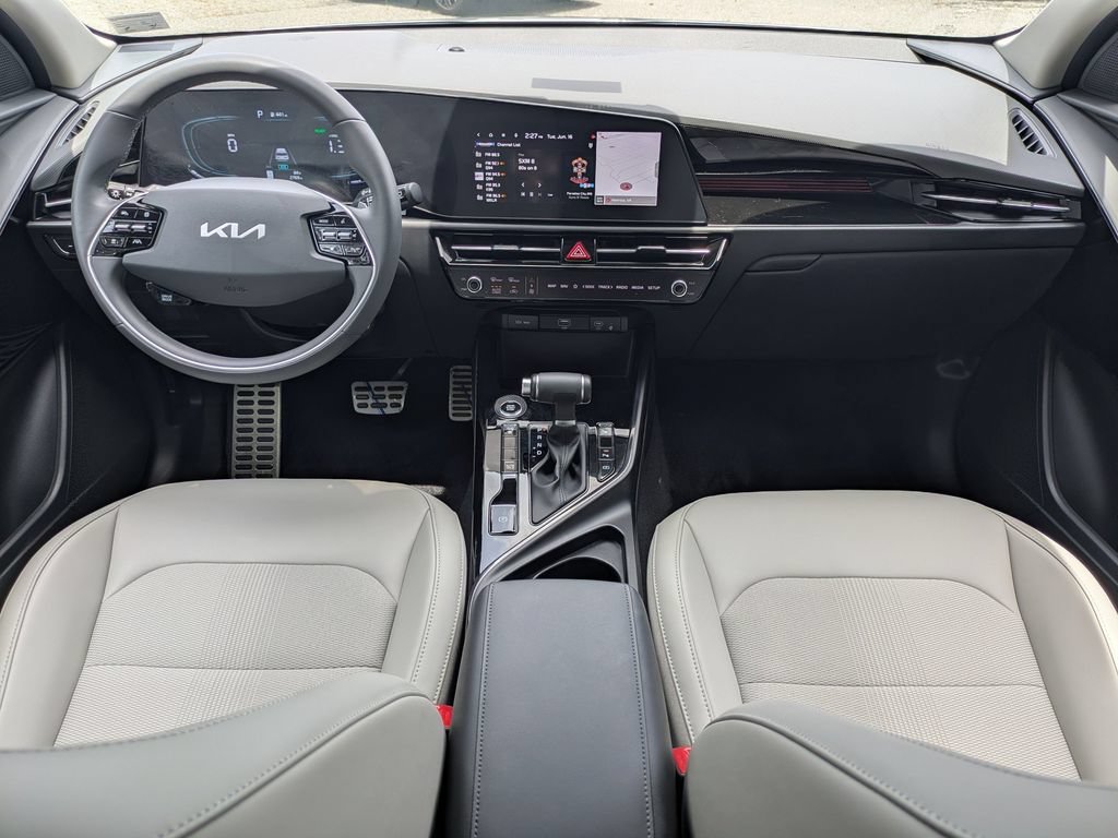 Used 2025 Kia Niro EX Touring FWD image 15