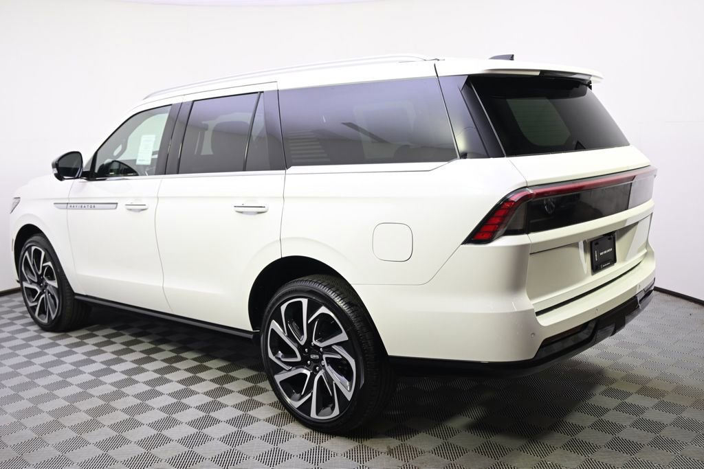 New 2026 Lincoln Navigator Reserve AWD/4WD image 3