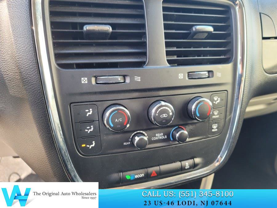 Used 2019 Dodge Grand Caravan SE w/ UConnect Hands-Free Group image 22