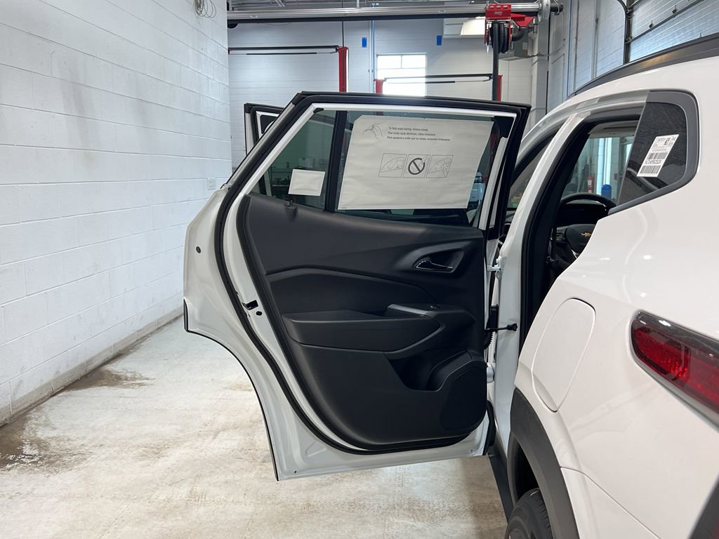 New 2025 Chevrolet Trax LT w/ Driver Confidence Package image 31