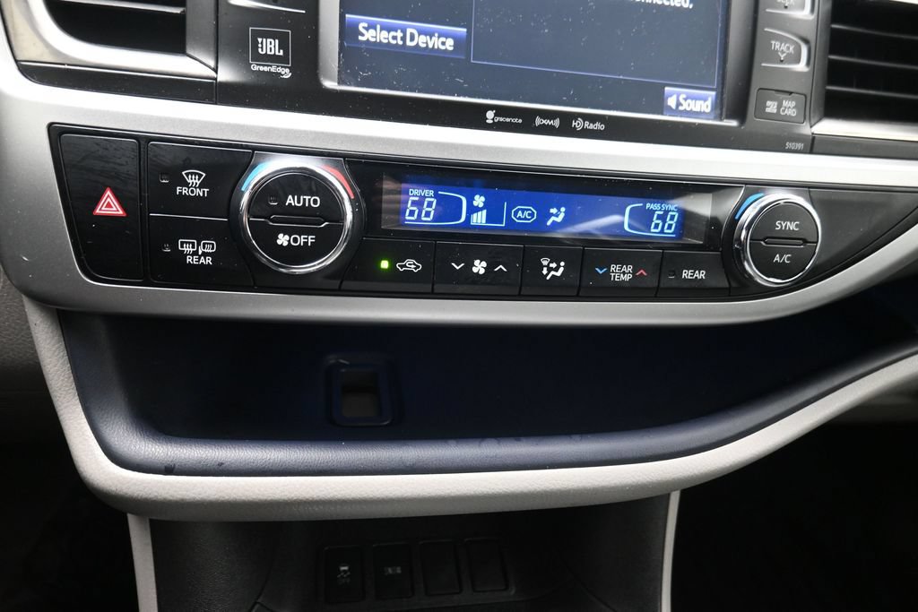 Used 2019 Toyota Highlander Limited FWD image 10