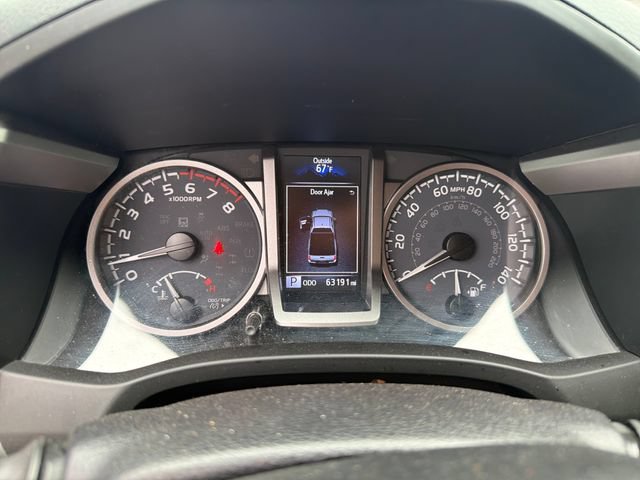 Used 2021 Toyota Tacoma SR5 w/ SR5 Appearance Package (SM) AWD/4WD image 16