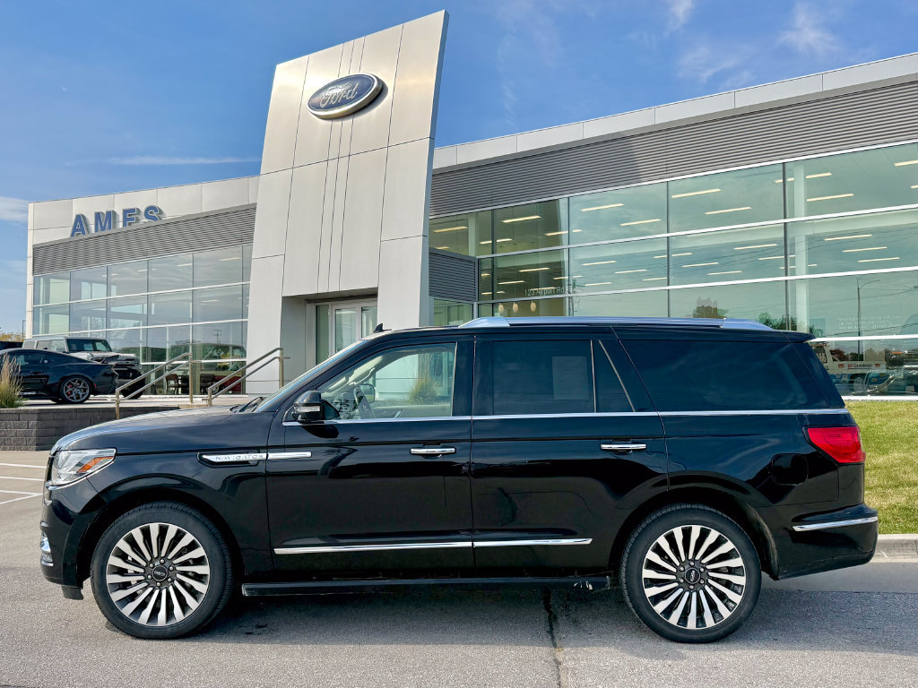 Used 2018 Lincoln Navigator Reserve w/ Technology Package AWD/4WD image 3