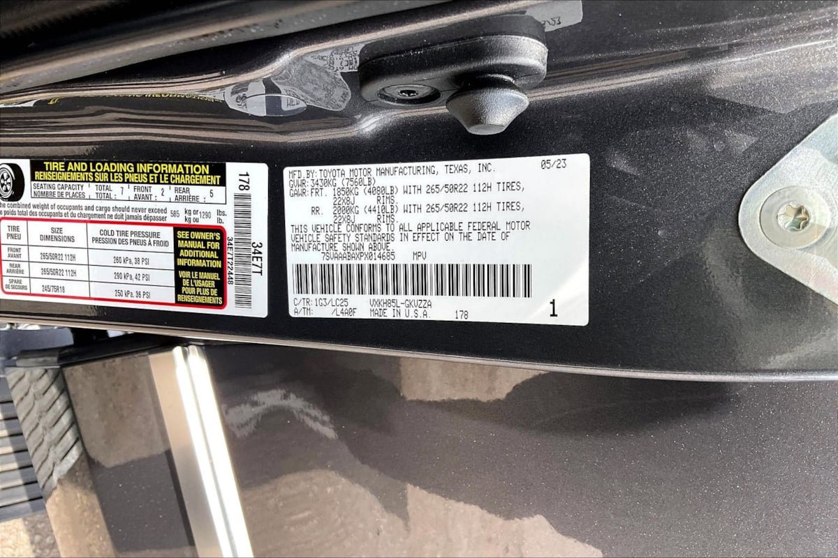 Used 2023 Toyota Sequoia Capstone AWD/4WD image 34