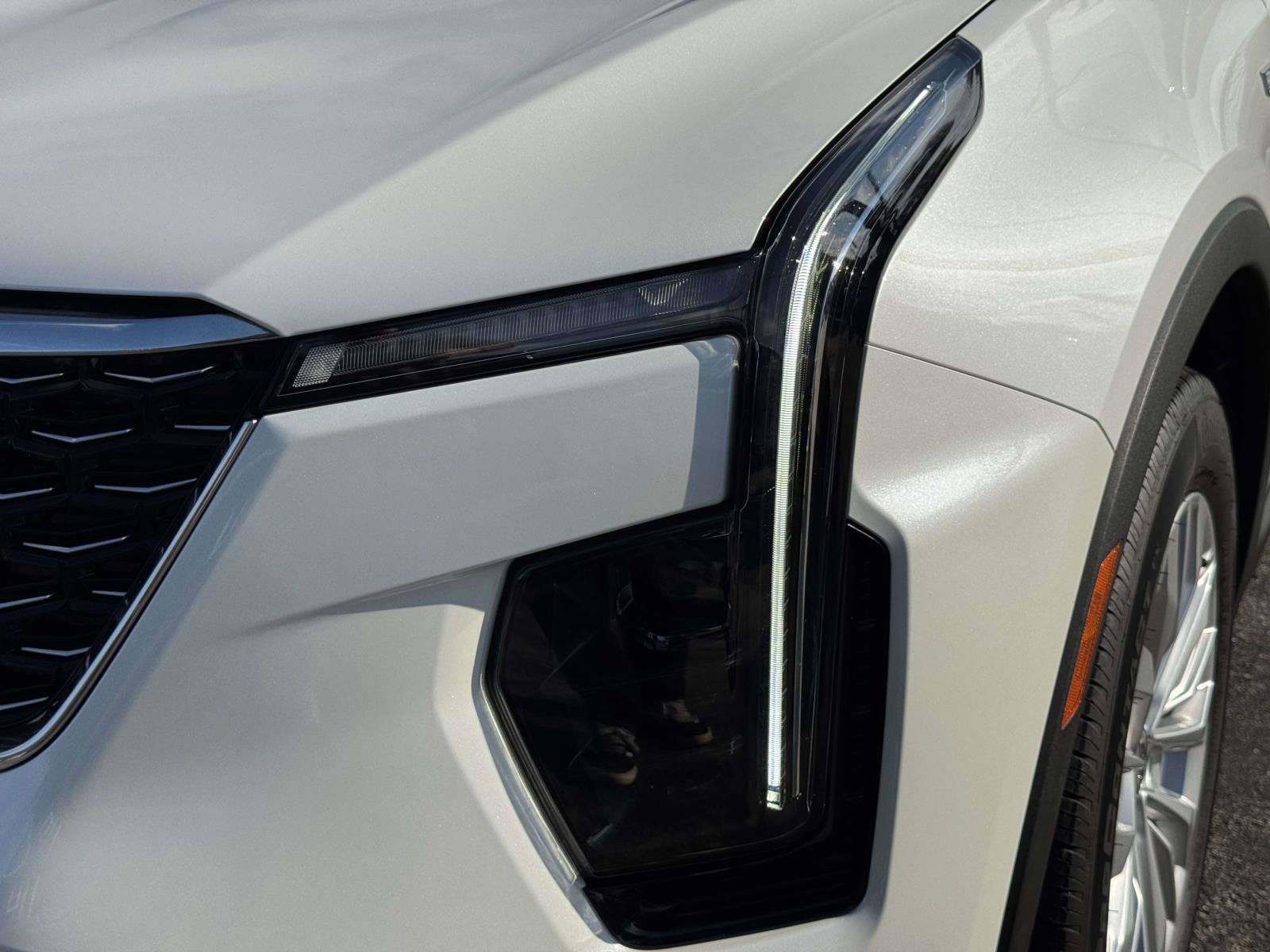 Certified 2024 Cadillac XT4 Luxury w/ Cold Weather Package AWD/4WD image 9
