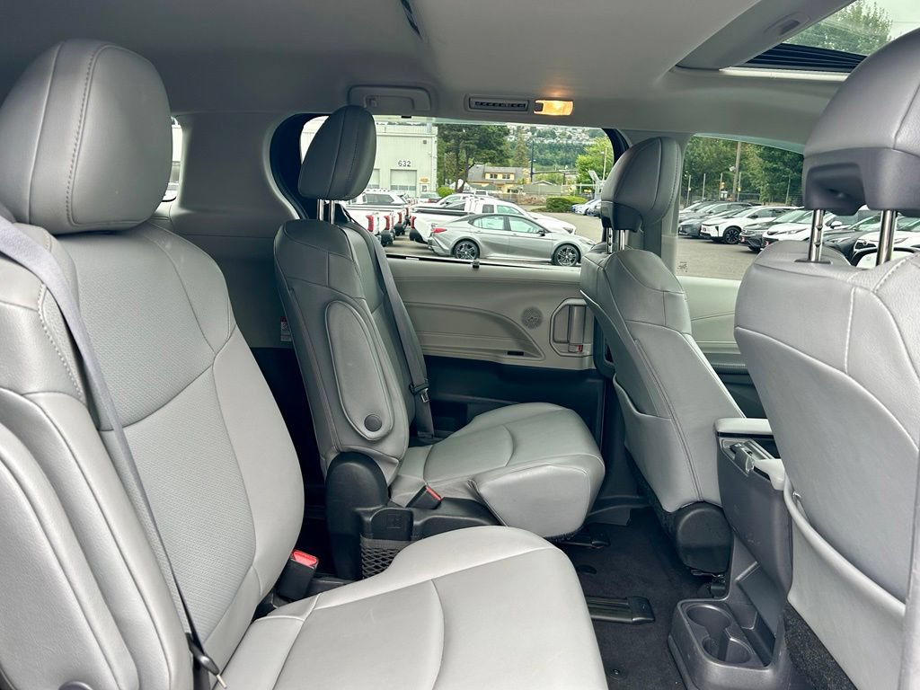 Certified 2022 Toyota Sienna XLE w/ XLE Plus Package FWD image 15