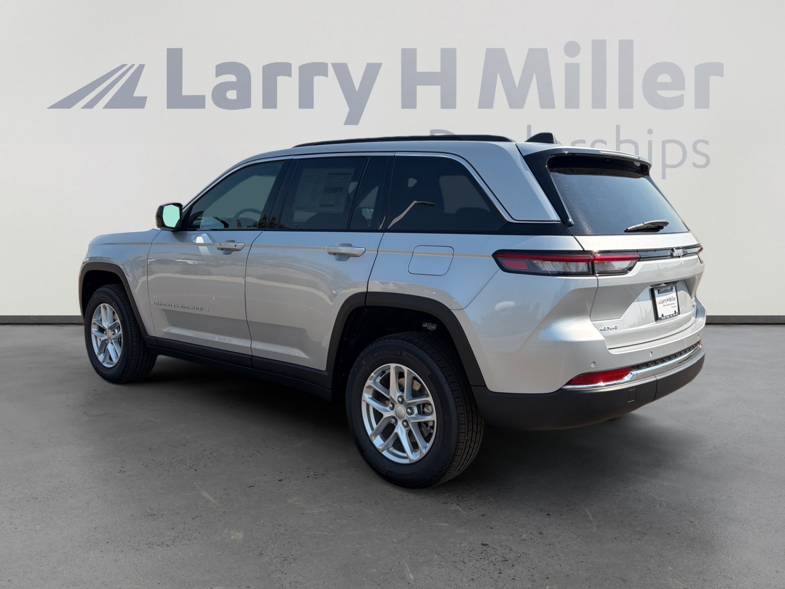 New 2026 Jeep Grand Cherokee Laredo AWD/4WD image 4