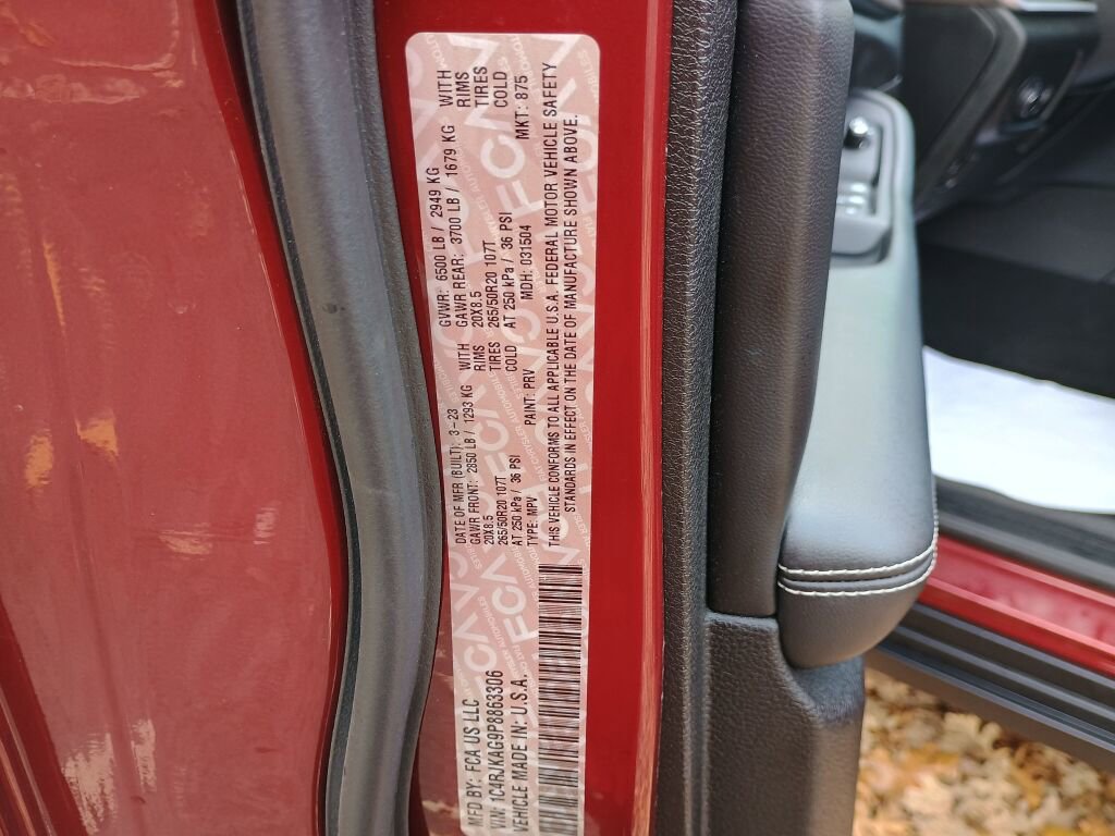 Used 2023 Jeep Grand Cherokee L Laredo image 27