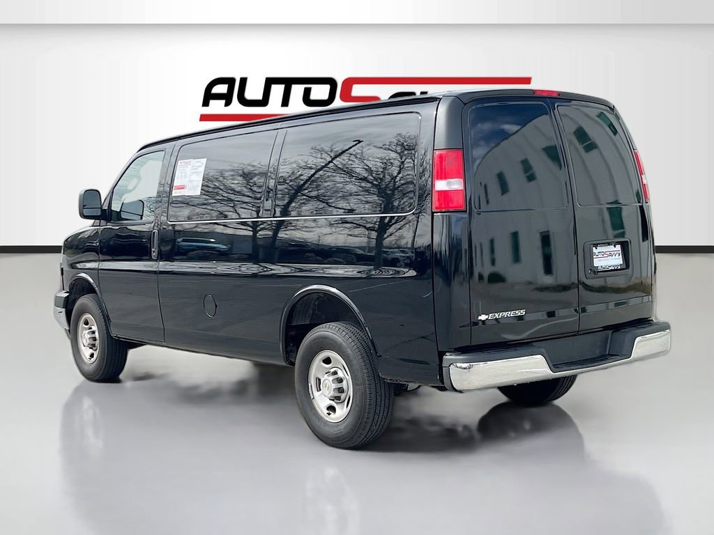 Used 2024 Chevrolet Express 2500 w/ Driver Convenience Package image 5