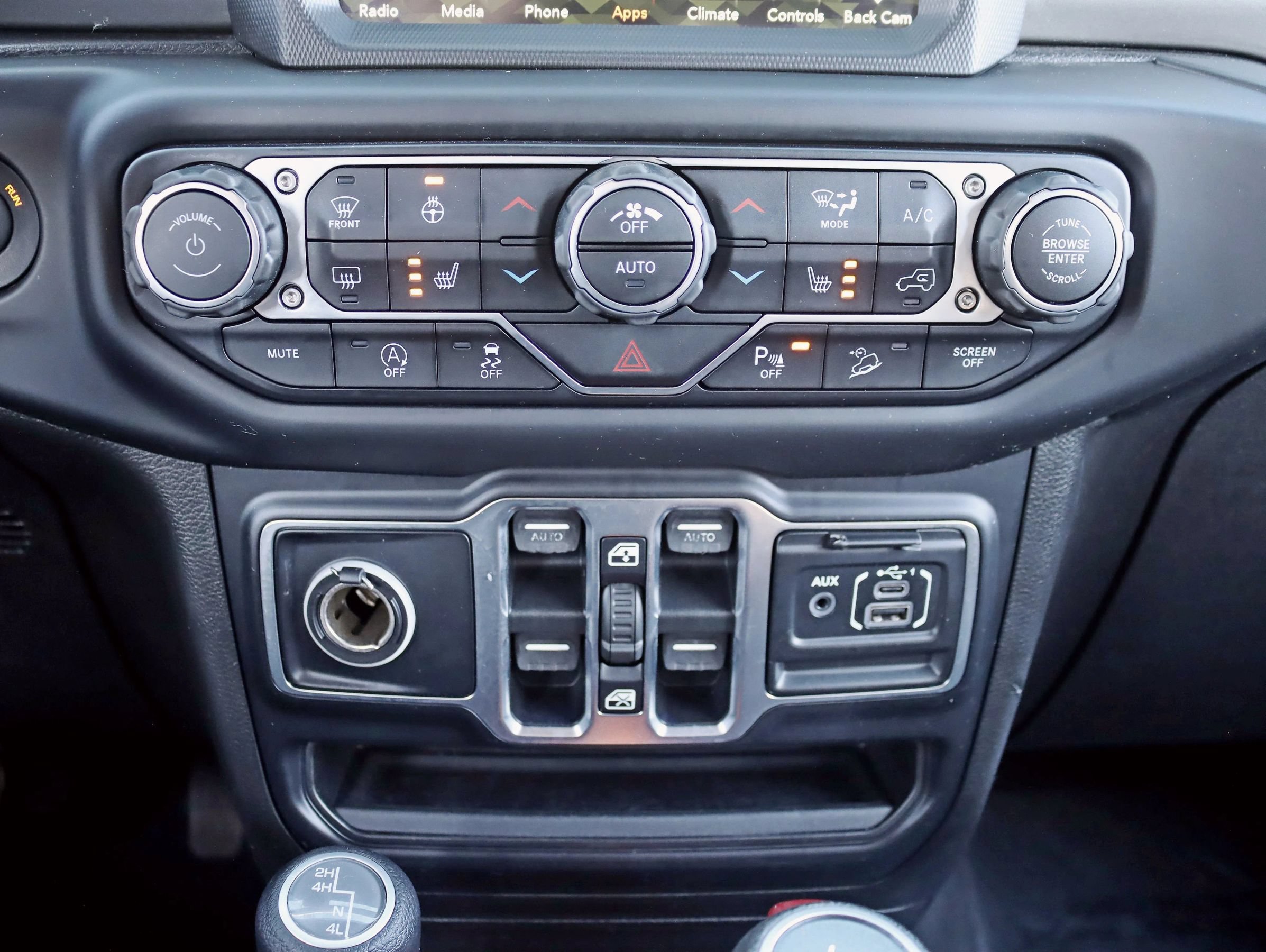 Used 2019 Jeep Wrangler Unlimited Sahara AWD/4WD image 26