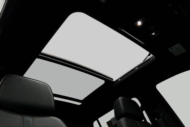 Used 2022 Chevrolet Suburban RST w/ Luxury Package image 28