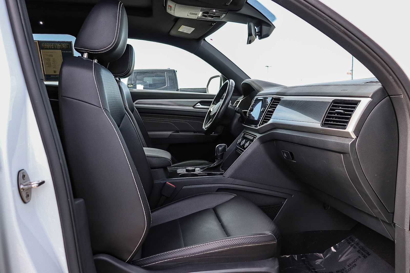 Used 2022 Volkswagen Atlas Cross Sport SEL R-Line image 17