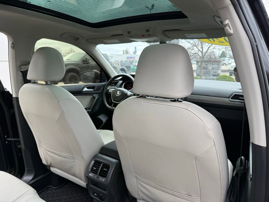 Used 2020 Volkswagen Tiguan SE w/ Panoramic Sunroof Package image 21