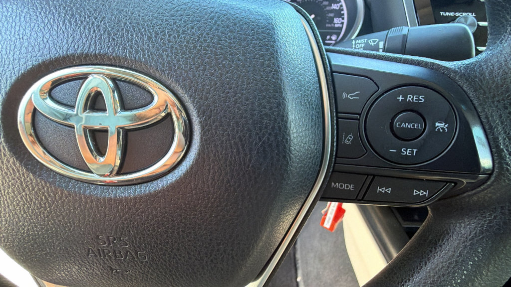 Certified 2018 Toyota Camry LE FWD image 20