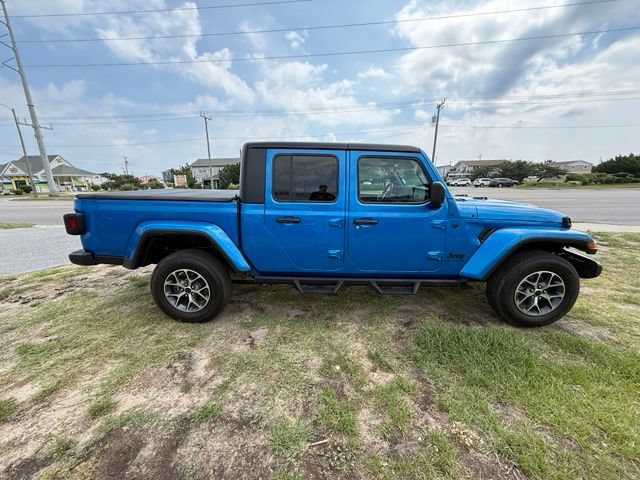 Certified 2024 Jeep Gladiator Sport AWD/4WD image 8