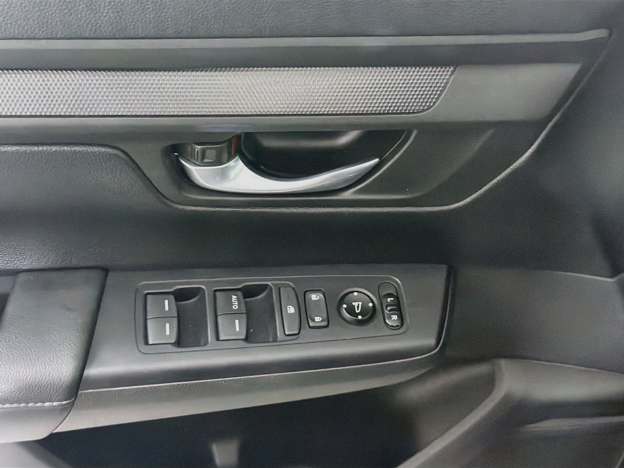 Used 2023 Honda CR-V LX image 15