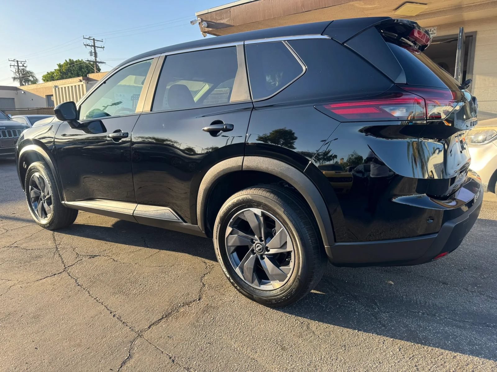 Used 2025 Nissan Rogue SV FWD image 4