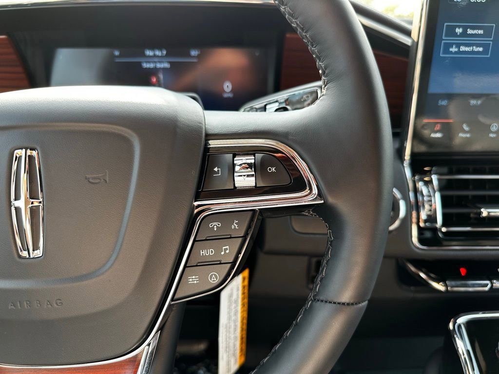 Used 2024 Lincoln Navigator Reserve image 16