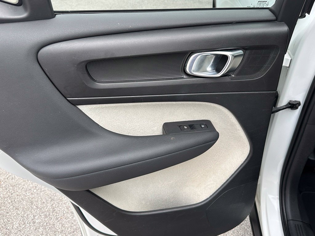 Used 2019 Volvo XC40 T5 Momentum AWD/4WD image 10