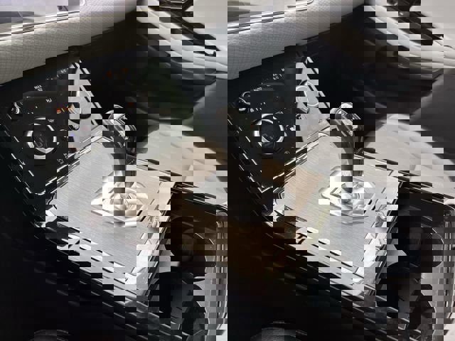 Used 2022 Land Rover Range Rover Evoque R-Dynamic S image 18