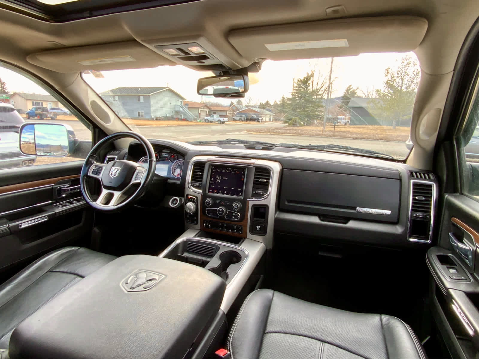 Used 2018 RAM 1500 Laramie image 32