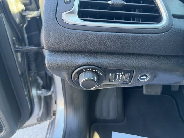 Used 2017 Chrysler 200 Limited Platinum FWD image 19