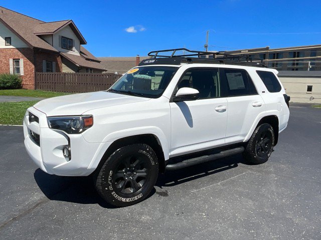 Used 2020 Toyota 4Runner SR5 AWD/4WD image 3