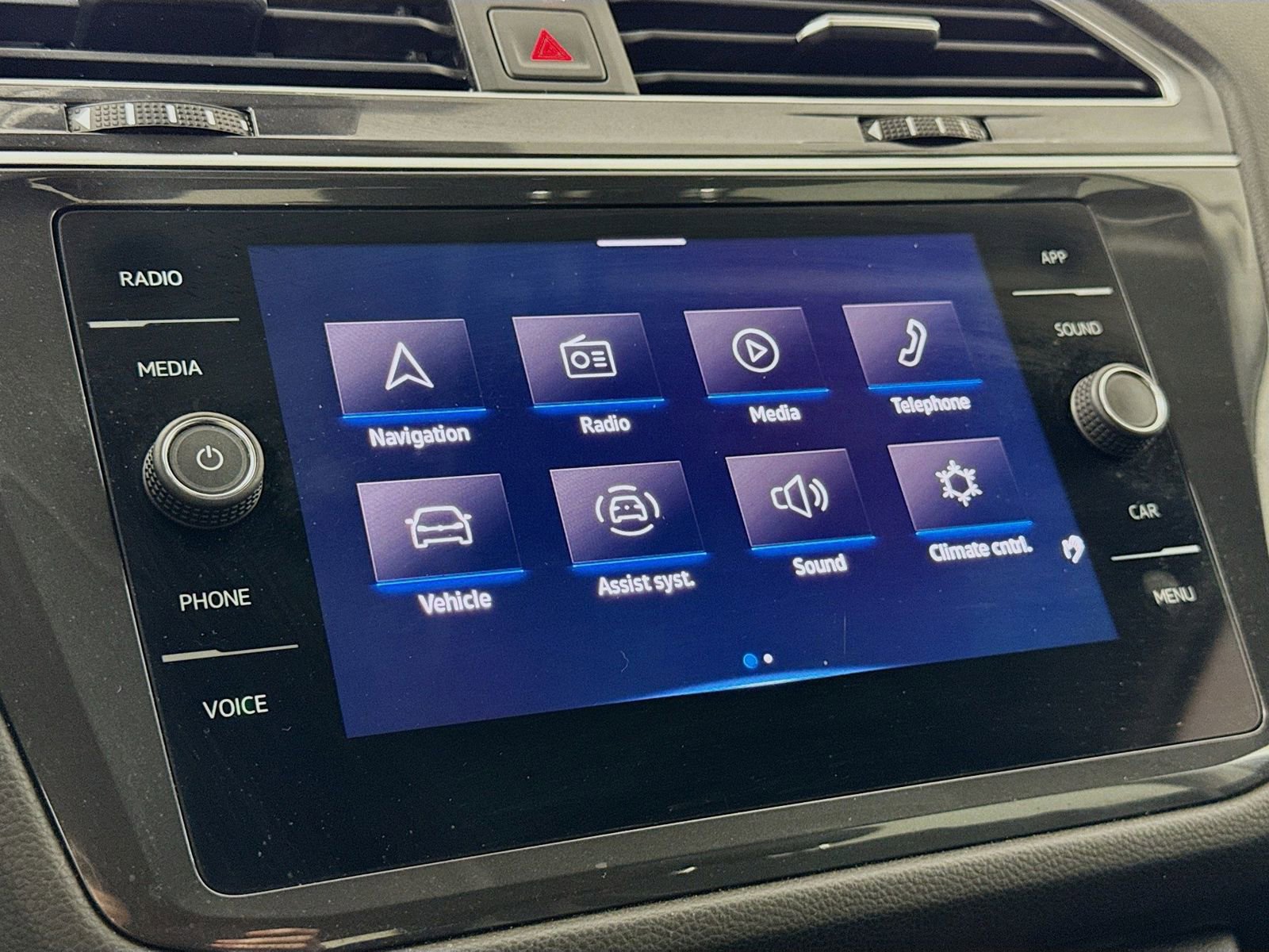 Certified 2024 Volkswagen Tiguan SE AWD/4WD image 16