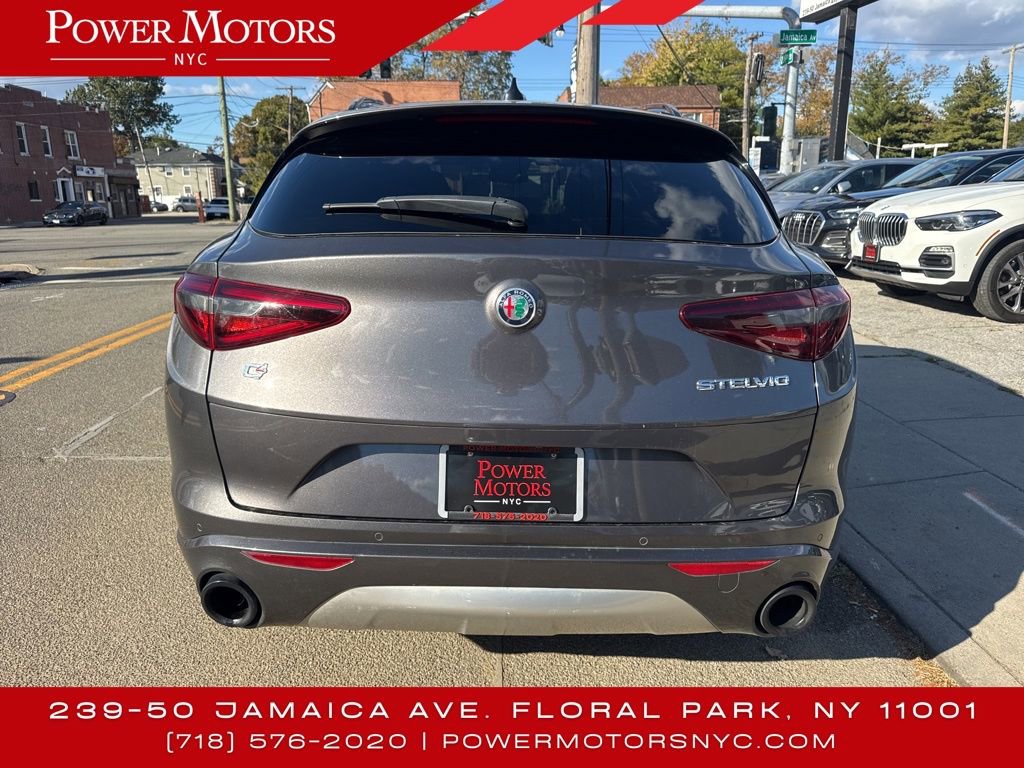 Used 2023 Alfa Romeo Stelvio Ti image 4