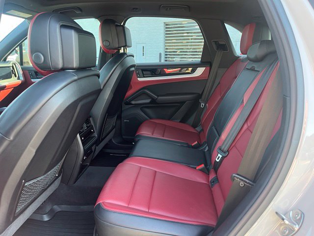 Used 2024 Porsche Cayenne AWD/4WD image 6