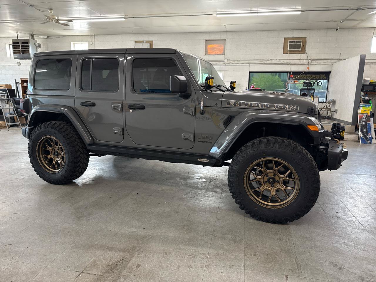 Used 2022 Jeep Wrangler Unlimited Rubicon w/ Xtreme Recon 35" Tire Package AWD/4WD image 5