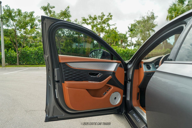 Used 2022 Bentley Flying Spur Plug-In Hybrid image 19