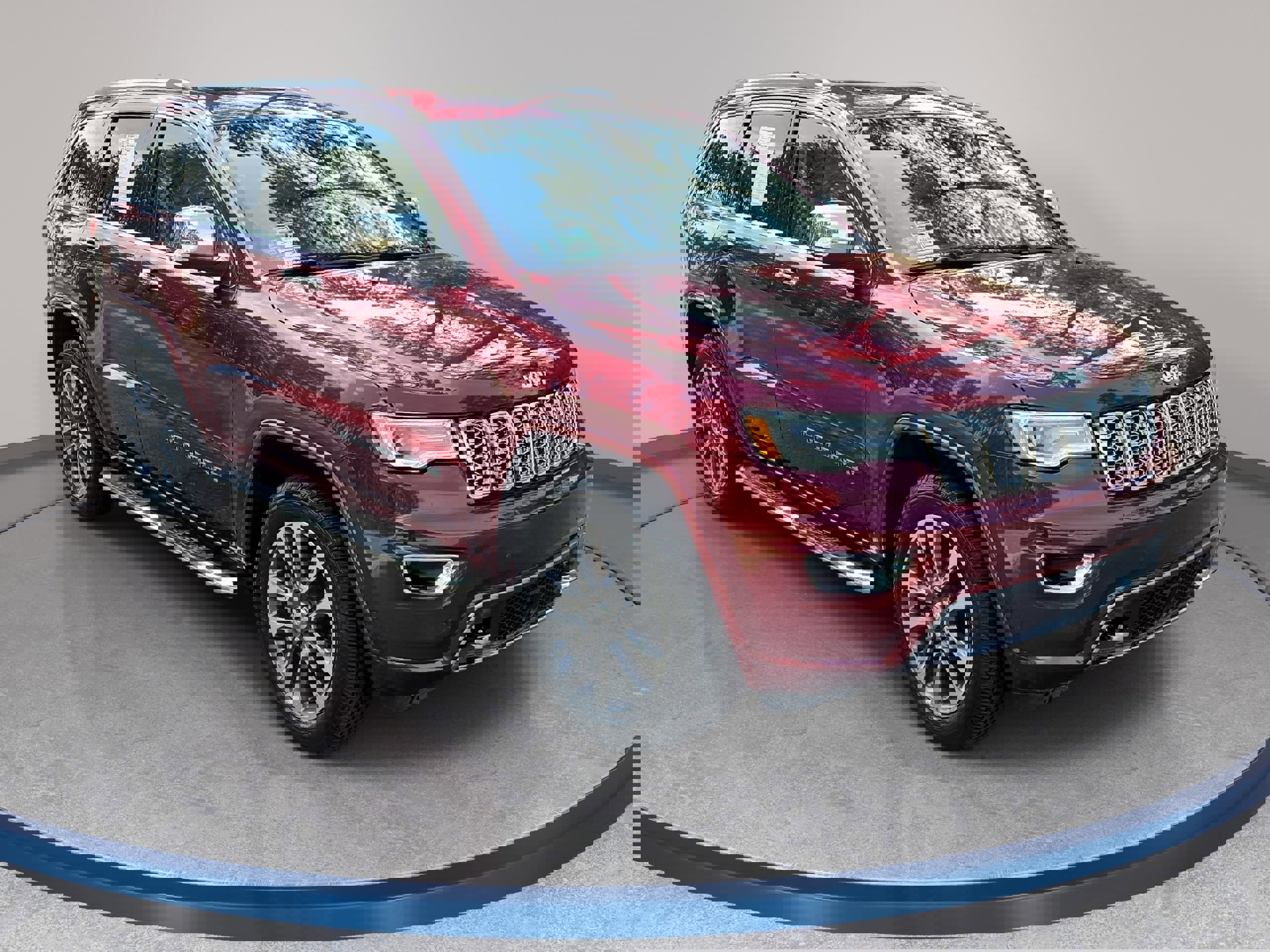 Used 2018 Jeep Grand Cherokee Overland image 3