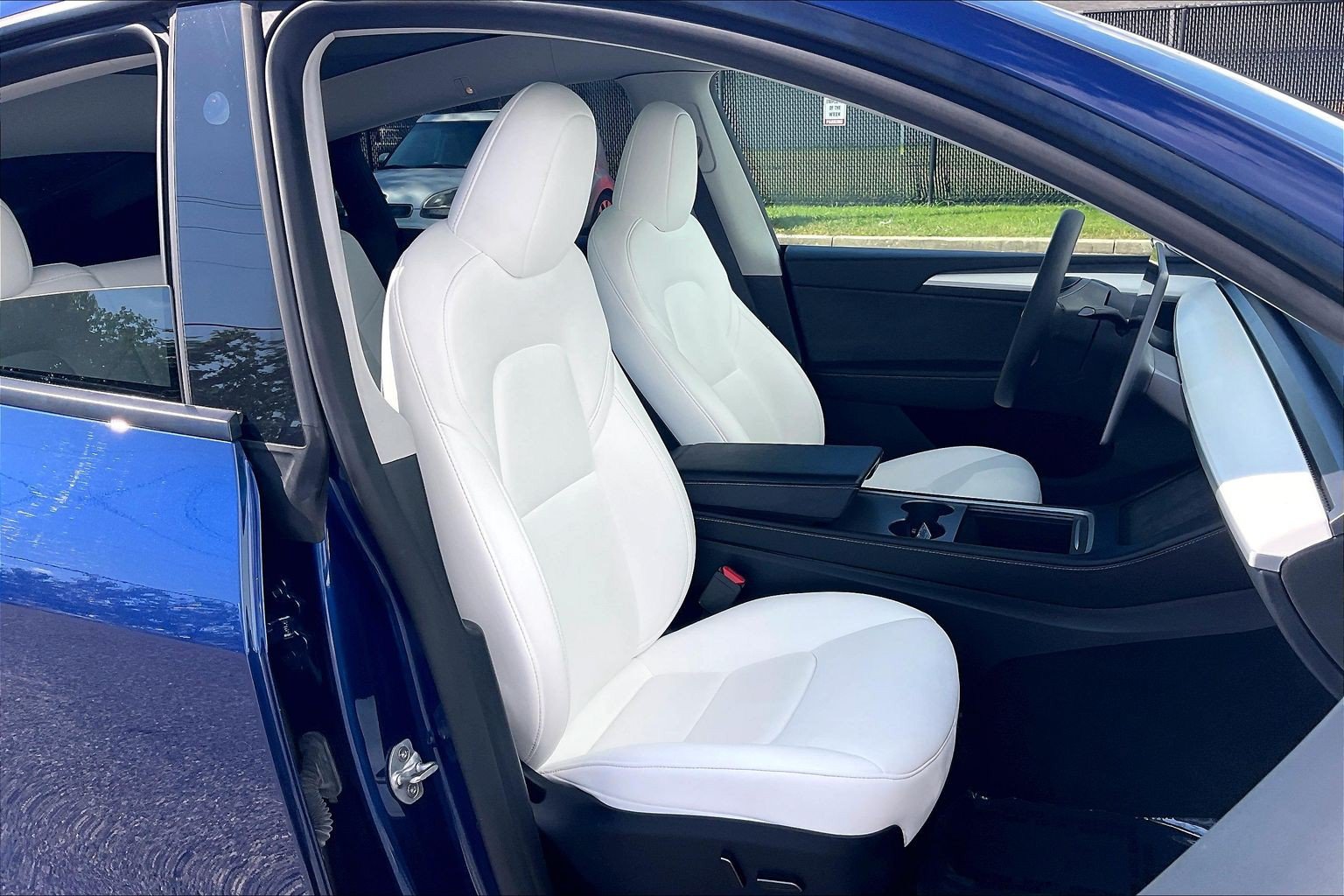 Used 2024 Tesla Model Y Long Range AWD/4WD image 9