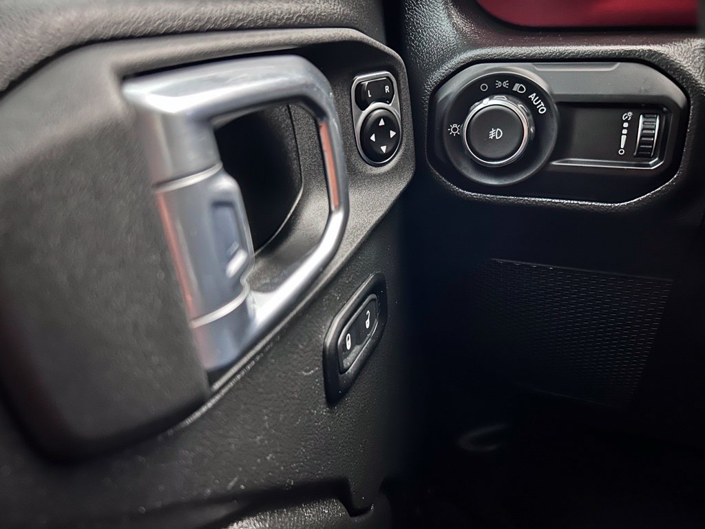 Used 2023 Jeep Wrangler Unlimited Rubicon w/ Cold Weather Group AWD/4WD image 19
