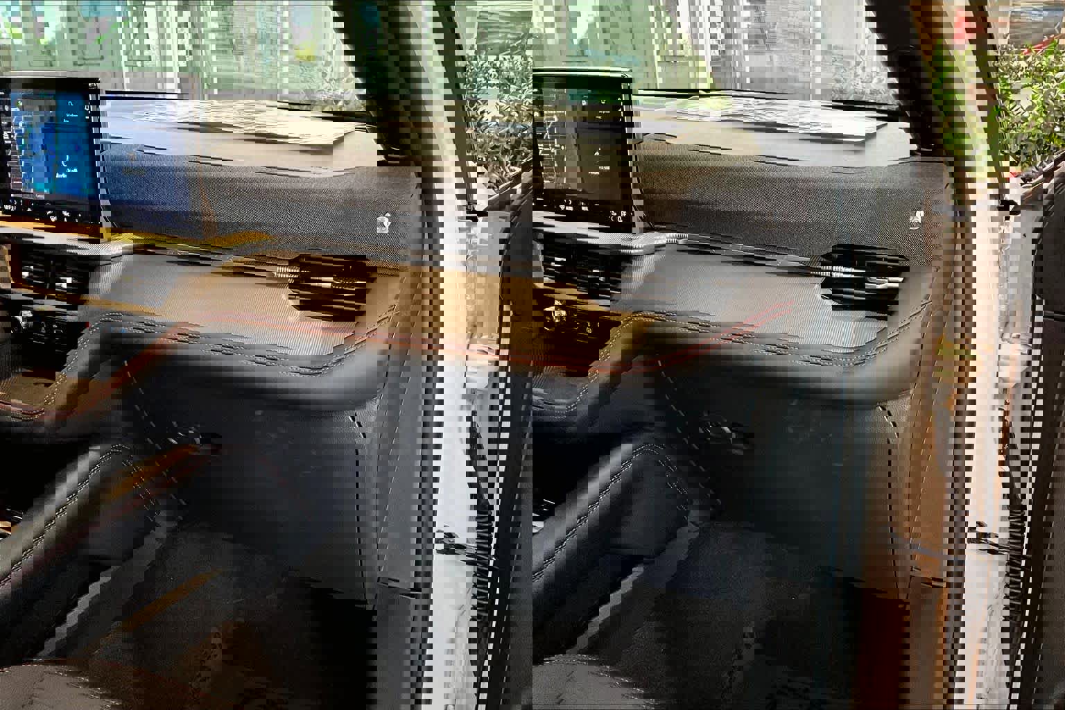 Used 2025 Ford Explorer ST-Line image 18