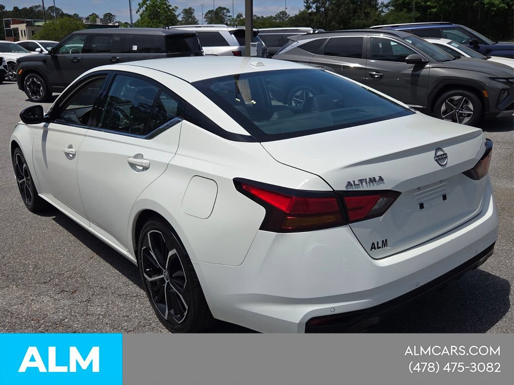 Used 2025 Nissan Altima 2.5 SR FWD image 11