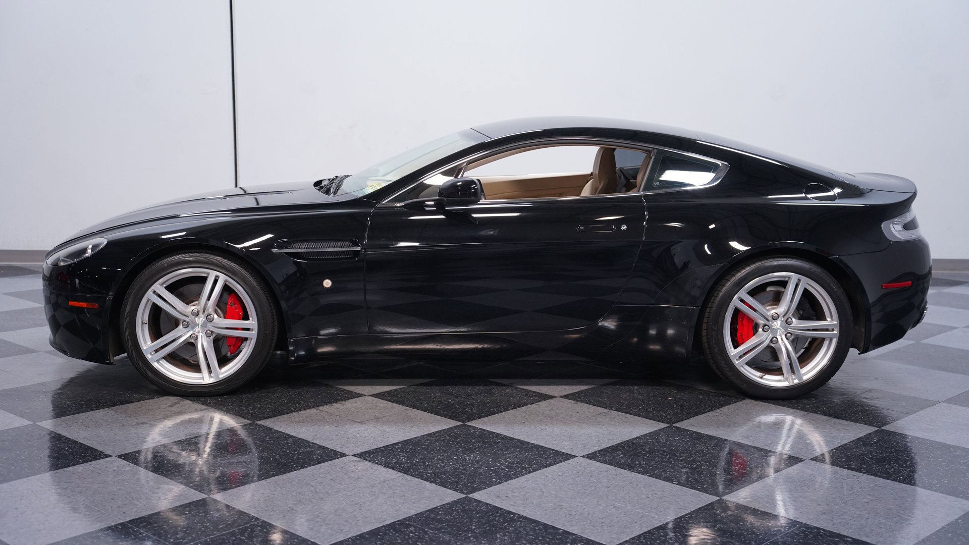 Used 2009 Aston Martin V8 Vantage V8 image 2