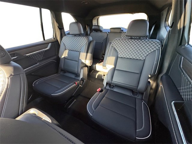 Used 2025 GMC Acadia Denali image 13