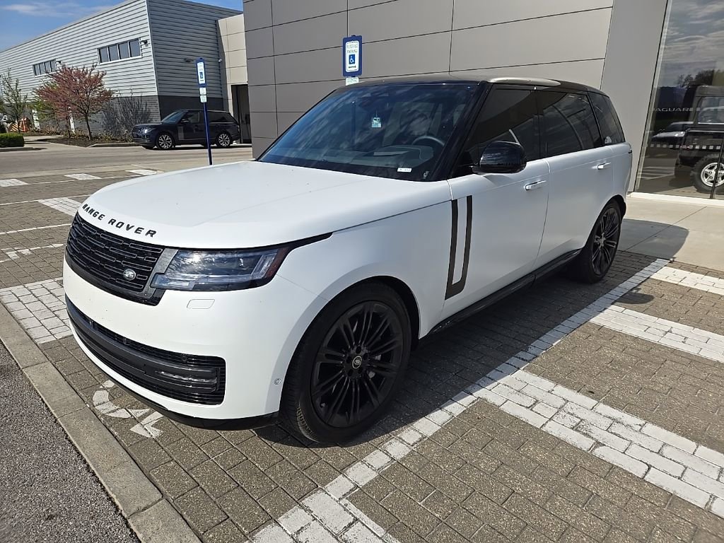 Used 2025 Land Rover Range Rover Long Wheelbase SE AWD/4WD image 1