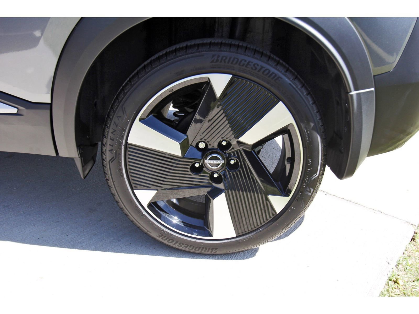 Certified 2025 Nissan Kicks SR FWD image 31