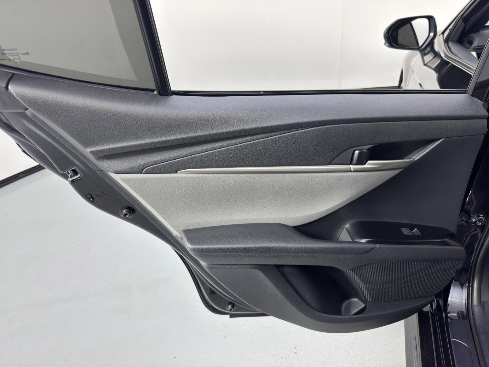 Used 2025 Toyota Camry SE w/ Convenience Package image 42