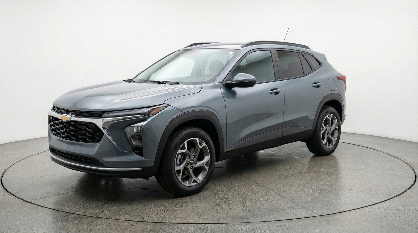 Used 2025 Chevrolet Trax LT w/ LT Convenience Package image 2