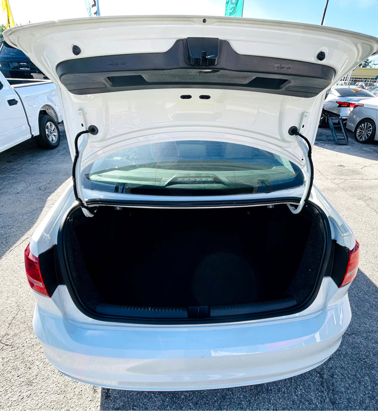 Used 2017 Volkswagen Jetta SE image 12